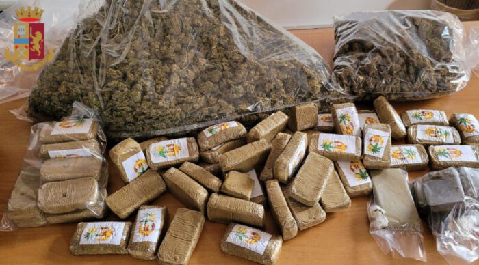 roma colti flagrante droga sequestrata hashish