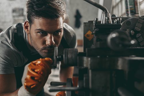 Abbigliamento da lavoro in officina: cosa indossare