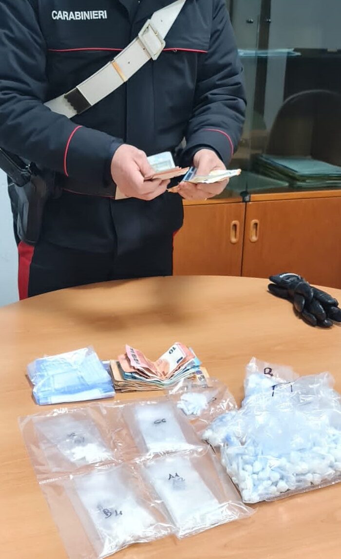 Roma, droga nascosta nella stanza di un albergo: arrestate due persone