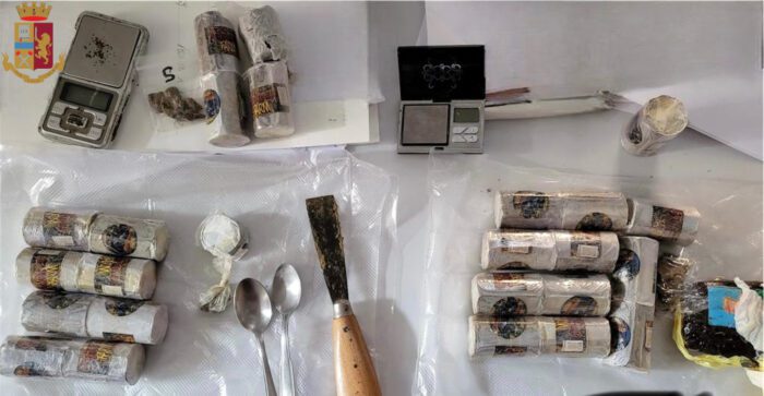 Spaccio a Roma: arrestate sette persone, sequestrati oltre due kg di droga