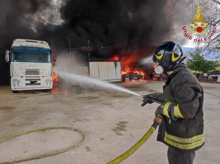 incendio anagni oggi 4 aprile 2023