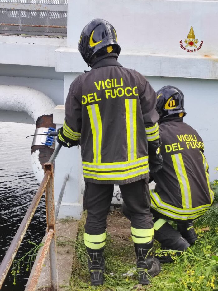 Castel Fusano, si rompe una tubazione del gas: strade chiuse e intervento dei vigili del fuoco in corso