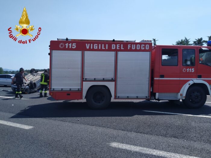 A1, Frosinone. Brutto incidente ieri pomeriggio: auto ribaltata, due feriti