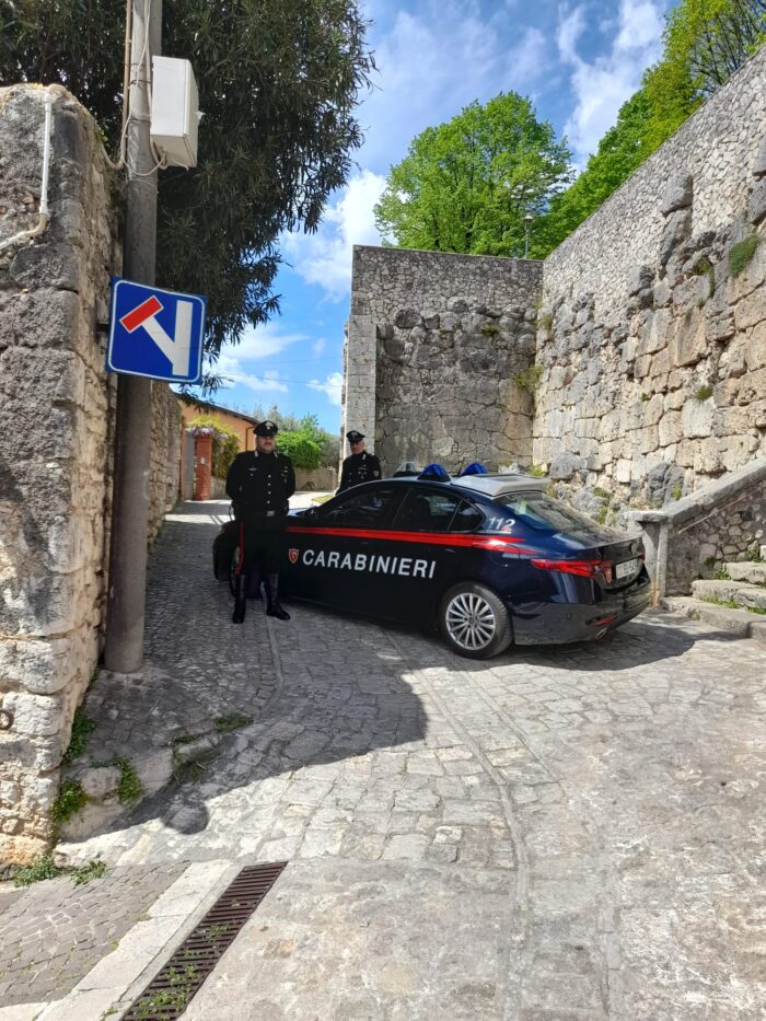 Aggredisce e minaccia i genitori a Boville Ernica: arrestato 38enne