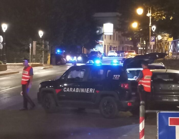 Alatri, 28enne sfreccia ad alta velocità tra le vie cittadine: fugge alla vista dei Carabinieri, e li aggredisce