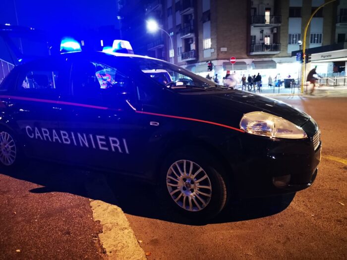 Roma anziani genitori in casa per sfuggire al figlio