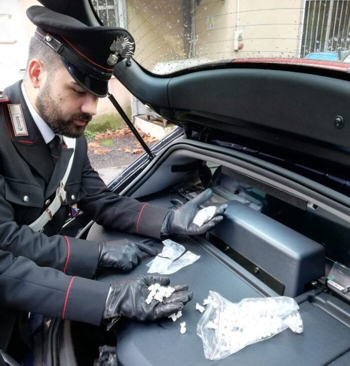 guidonia montecelio spacciano sotto casa arrestati