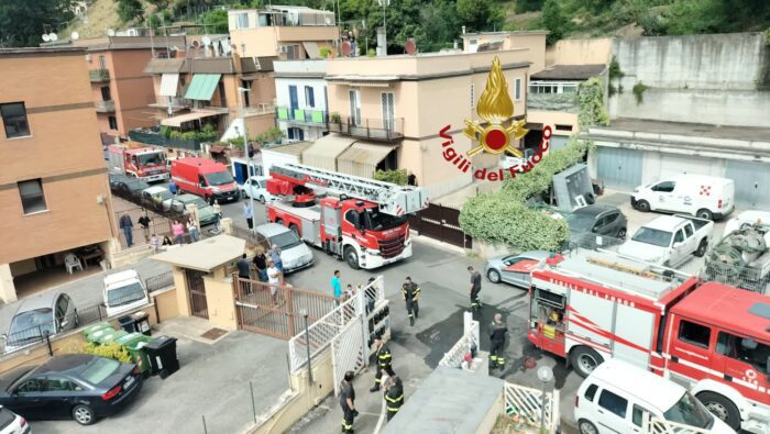 Roma incendio in appartamento