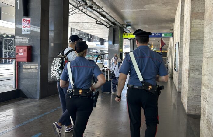 serrati controlli in zona roma termini