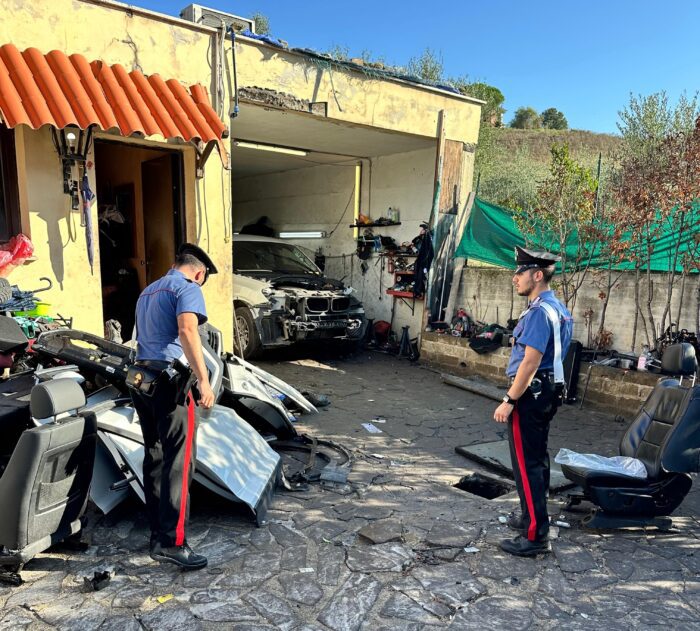 Officina abusiva a Fonte Nuova: smontavano auto rubate e ne rivendevano i pezzi