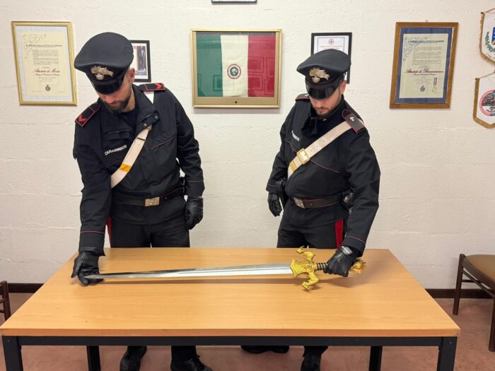 Controlli a Ciampino e Morena: sei denunce, sequestrata una katana