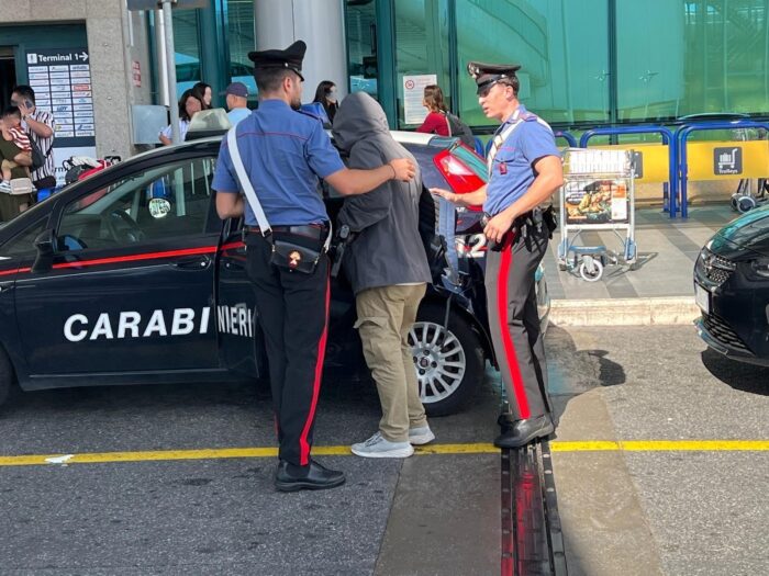 evaso fermato aeroporto di fiumicino