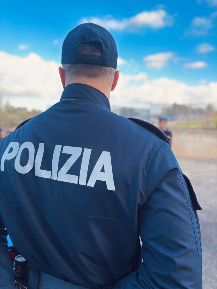 Velletri, pacco regalo con cocaina al figlio detenuto: arrestata 62enne