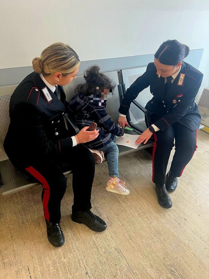 Roma, rimane da sola alla stazione Termini: salvata una bimba di 3 anni