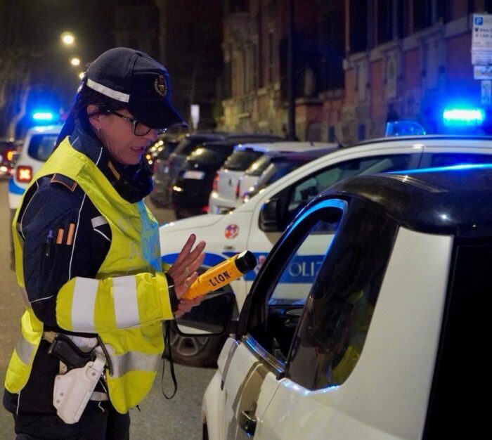 Roma, urta pattuglia dei vigili in zona Pigneto: era ubriaco